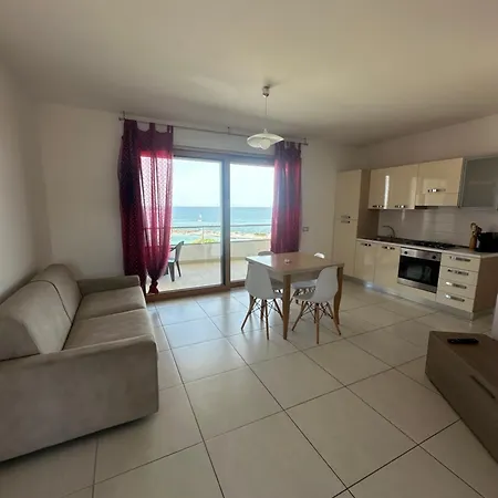 Lungomare Apartment *