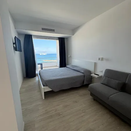 Lungomare Apartment *